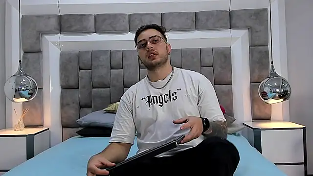 Ethan Greys online show from November 15, 3:52 am