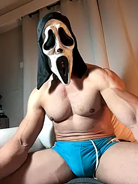 Luna MaskedMan online show from December 5, 4:30 am