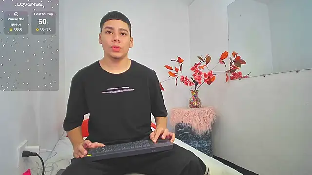 Lucastorrez01 online show from November 21, 4:22 am