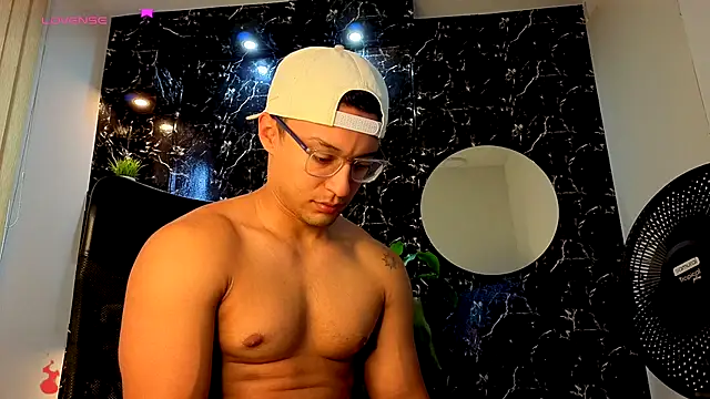 thomas scot1 online show from December 3, 1:17 pm