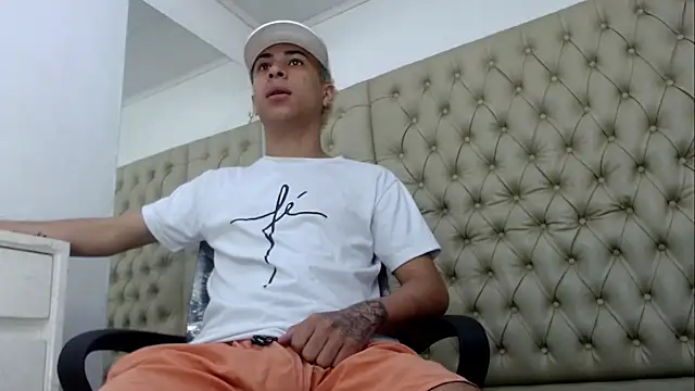 HollmanFronsh online show from December 5, 2:51 am