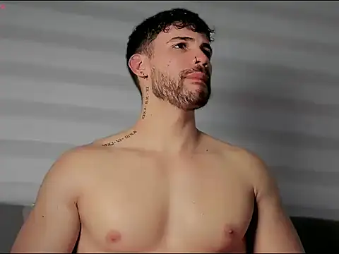 Valenthino Salvatore online show from November 25, 4:36 am