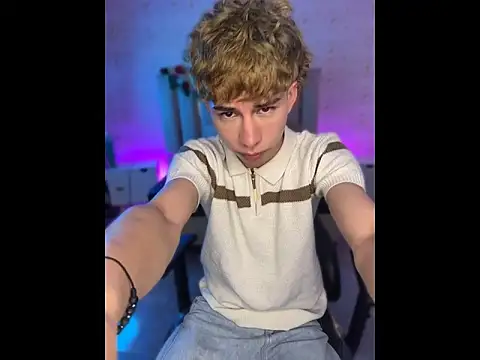 kaelwolf tay online show from April 13, 7:03 pm