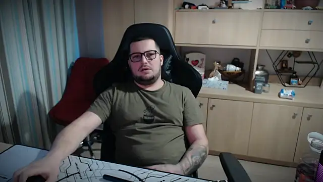 kevinnlovelly online show from December 16, 2:24 pm