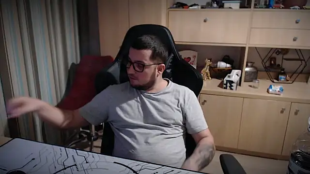 kevinnlovelly online show from December 22, 4:48 pm