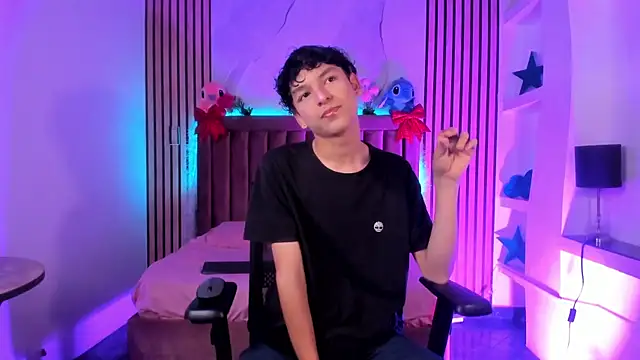 SthepanodiMonaco online show from December 15, 7:44 pm