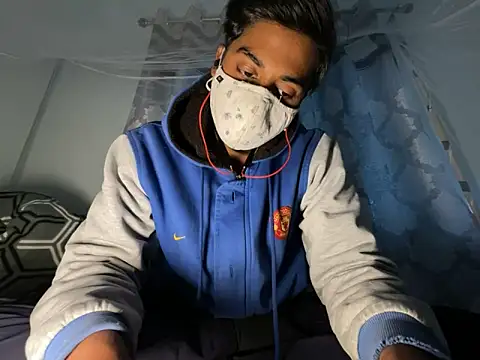 hunterboy2001 online show from December 18, 9:05 am