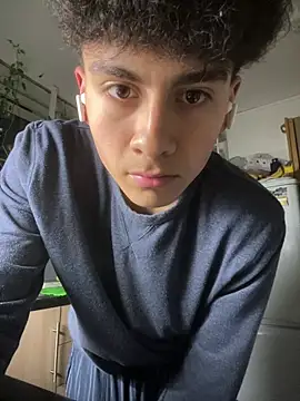 hungspanishtwink online show from February 7, 10:15 pm