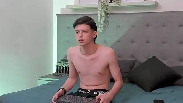 sebastamayo  online show from February 6, 11:40 am