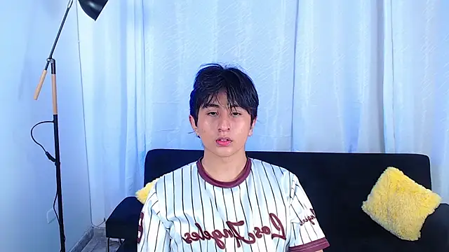 Zyan18 online show from December 13, 8:15 pm