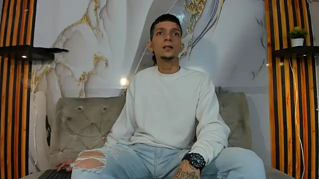 Straight Guy22 online show from December 22, 4:53 am