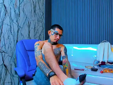 Boy tatto77 online show from April 21, 1:28 pm