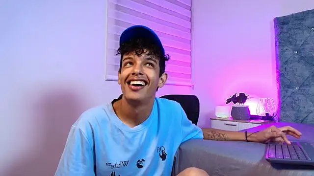 maxfrost 1 online show from January 11, 8:01 pm