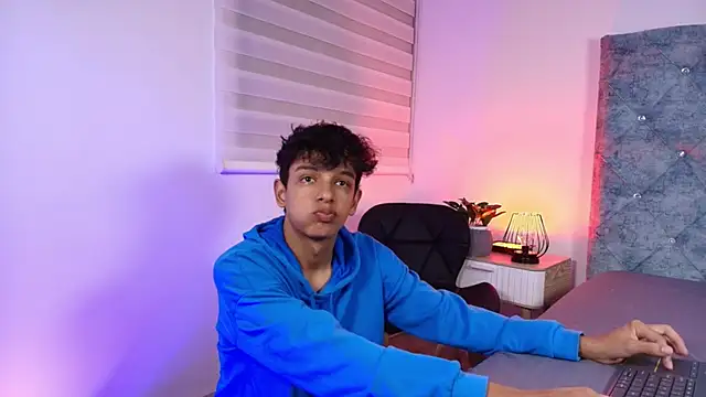 maxfrost 1 online show from January 6, 7:29 pm