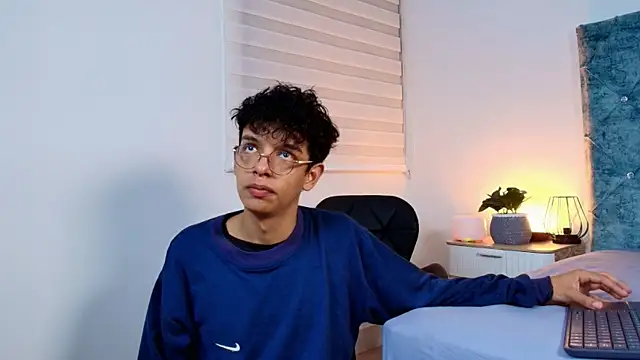 maxfrost 1 online show from January 12, 8:02 pm