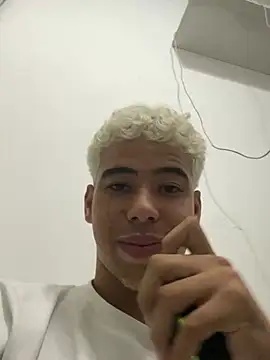 lzinho9153 online show from February 26, 12:12 am