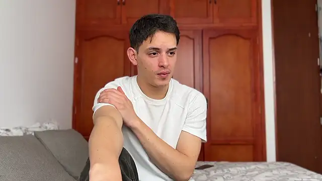 Enzho liam online show from March 2, 2:46 pm