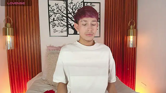 Taylor Snow online show from February 12, 8:04 pm