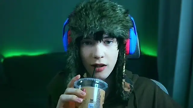 LeonBoykisser online show from January 14, 4:33 pm