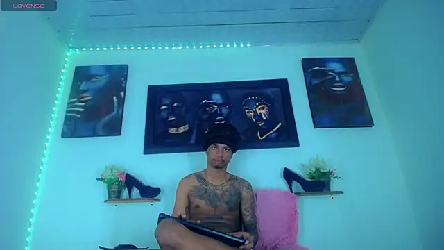 Tatoo Noah online show from April 2, 1:41 pm