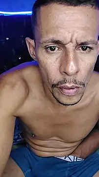 juanmaur22 online show from February 9, 9:19 pm