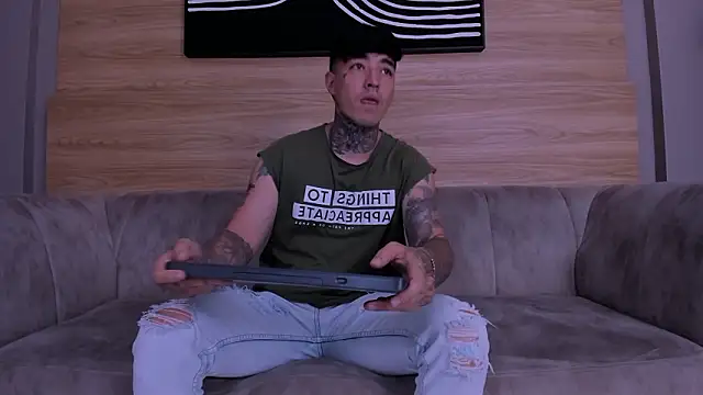 Evan hott online show from January 19, 1:24 pm