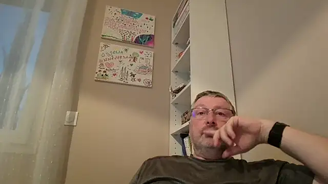 doudou310 online show from February 9, 6:40 am