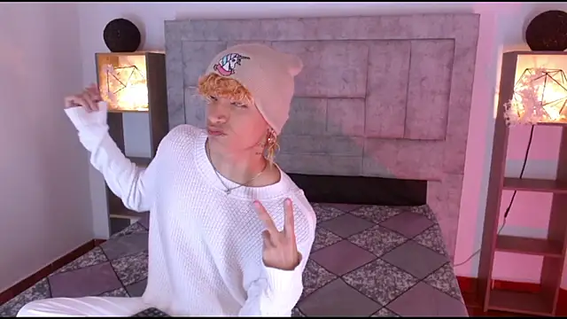 lucke collins22 online show from February 3, 6:11 am