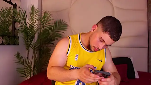 valenssio moretti online show from March 19, 4:26 am