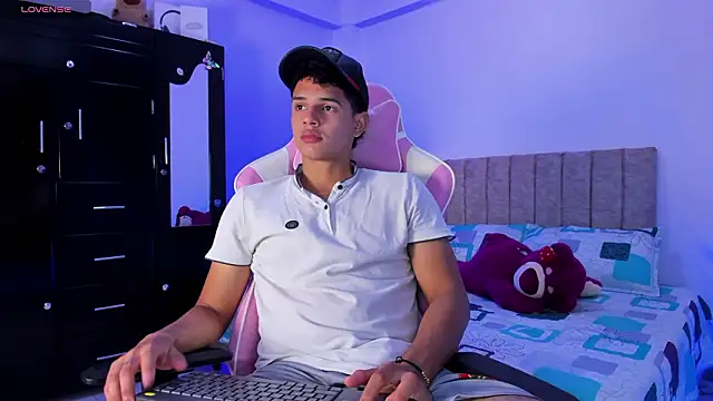 Adrian Prime  online show from March 13, 7:31 pm