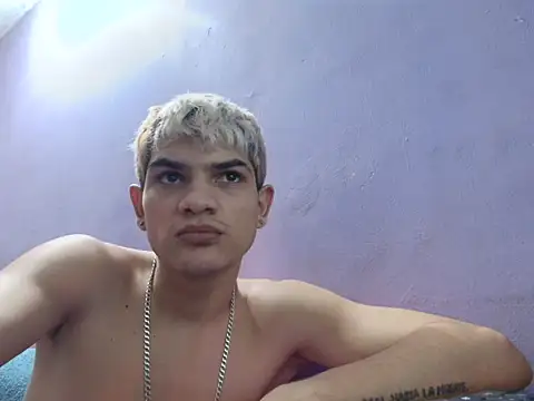 Jesshot bigcock20cm online show from February 5, 3:13 am