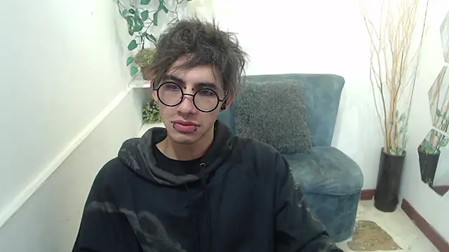 AaronBeer  online show from February 24, 11:44 am