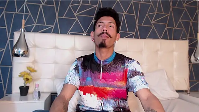 NoaahTylor online show from February 18, 12:53 am