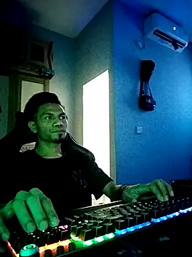 UcEng Lab online show from March 1, 1:05 am