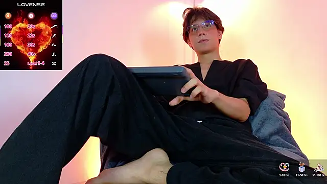 lui x dust online show from March 20, 4:05 am