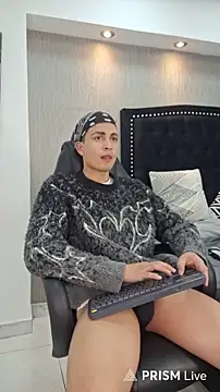 NewYoungHot online show from April 8, 8:39 pm