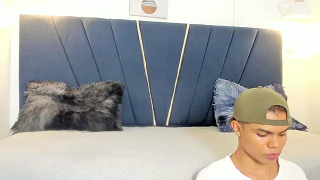 apolo cum18 online show from February 25, 7:26 pm