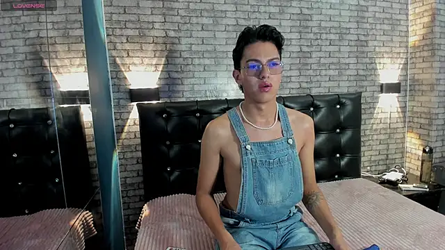 Lian Prince online show from March 3, 7:54 pm