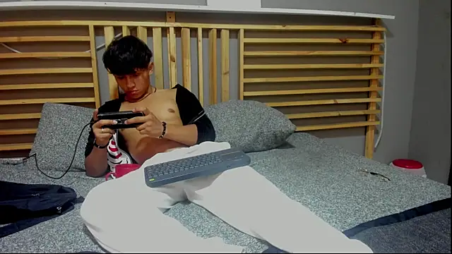 clark ken01 online show from April 15, 9:04 pm