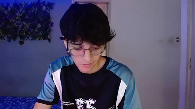 noah millerx online show from March 13, 4:42 am