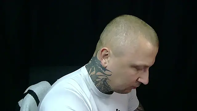 devilWithTats online show from April 19, 7:52 am