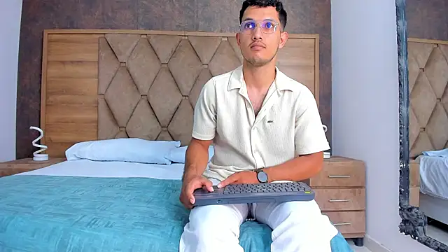 MaxiStanford online show from April 3, 9:22 pm