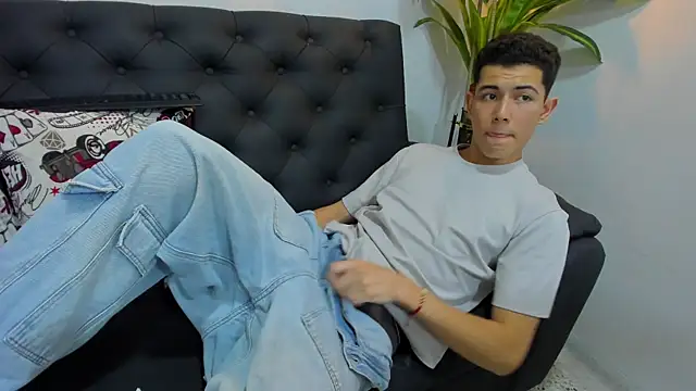 nicocrown online show from March 13, 9:10 pm