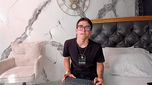 TylerCross  online show from March 16, 8:24 pm