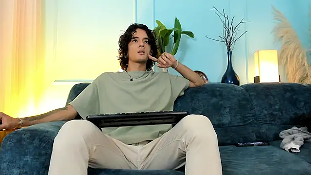 Skinny Mac online show from April 18, 2:29 pm