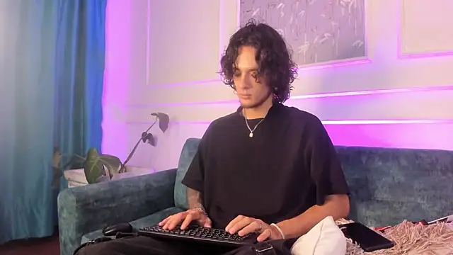 Skinny Mac online show from April 14, 1:00 pm