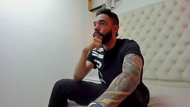 JEAN LEWIS2 online show from April 9, 7:31 pm