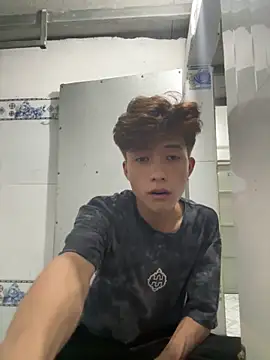 Nguyencuong1999 online show from May 1, 7:22 am