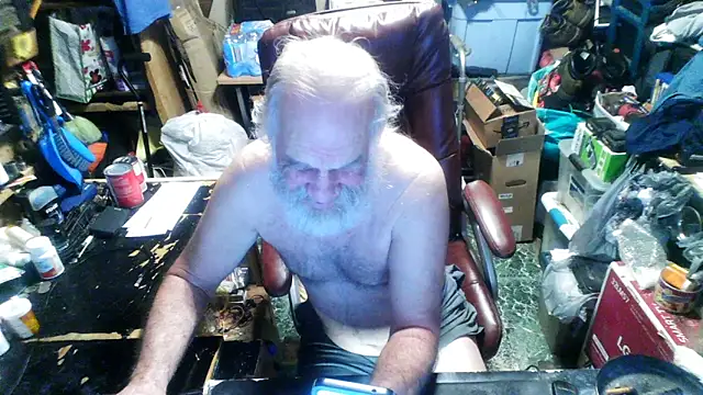 russtee online show from December 18, 11:23 pm