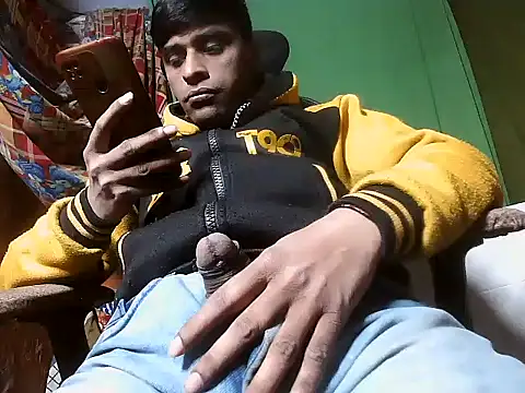 Snapshot of desiboy1101 chatting on December 17, 3:28 am desiboy1101 online show from December 17, 3:28 am